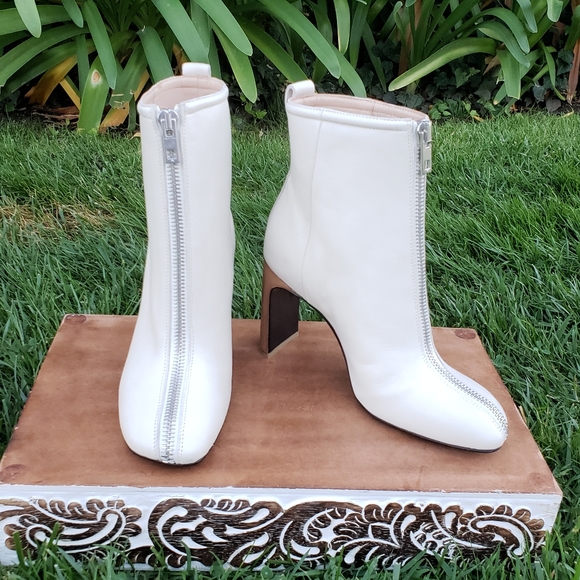 Edgy Chic Rag & Bone Front Zip Booties - Picture 6 of 8